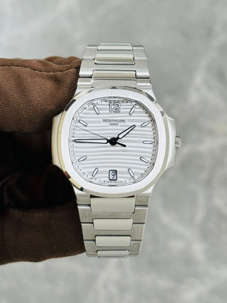 Patek Philippe Nautilus 7118/1A-010 Stainless Steel Silvery Opaline Dial