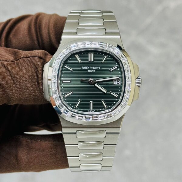 PATEK PHILIPPE PP 5711/1300A GREEN NEW Full Set 2021