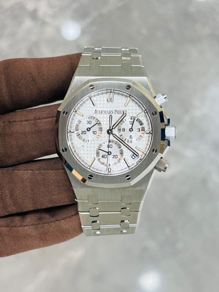 Audemars Piguet Royal Oak 26240ST Selfwinding Chronograph ’50th Anniversary’ Stainless Steel White Dial