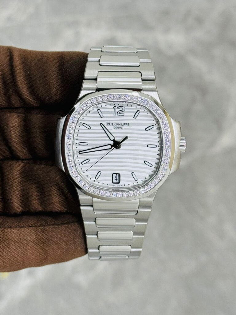 Patek Philippe Nautilus 7118/1200A-010 ‘Ladies’ Stainless Steel Silver Dial Diamond Bezel