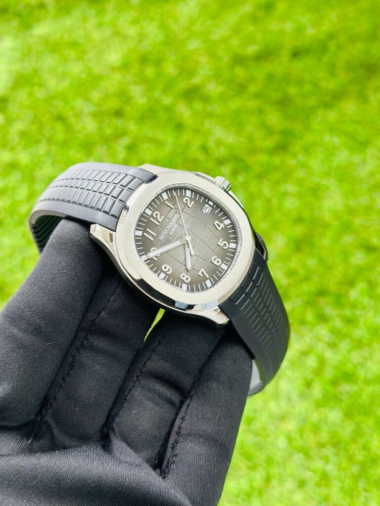 Patek Philippe Aquanaut 5167A-001 Selfwinding Stainless Steel Black Dial