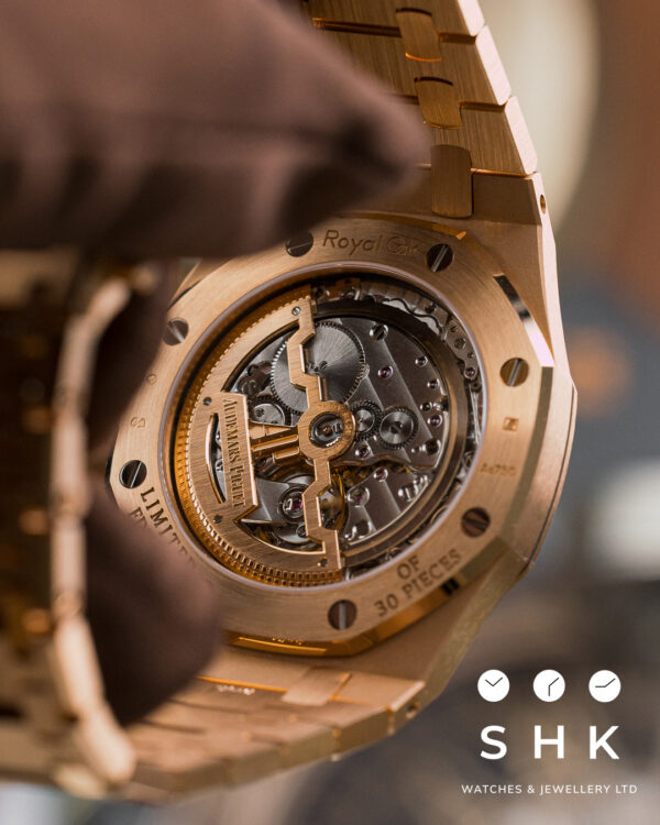 Audemars Piguet AP 15207OR LIKE NEW FULL SET 2020 - Image 11