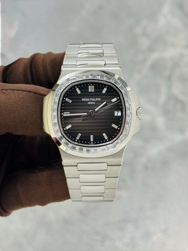 PATEK PHILIPPE PP 5711/110P NEW FULL SET - Image 2