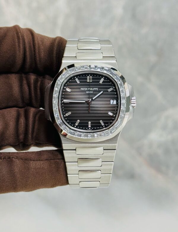 PATEK PHILIPPE PP 5711/110P NEW FULL SET - Image 3