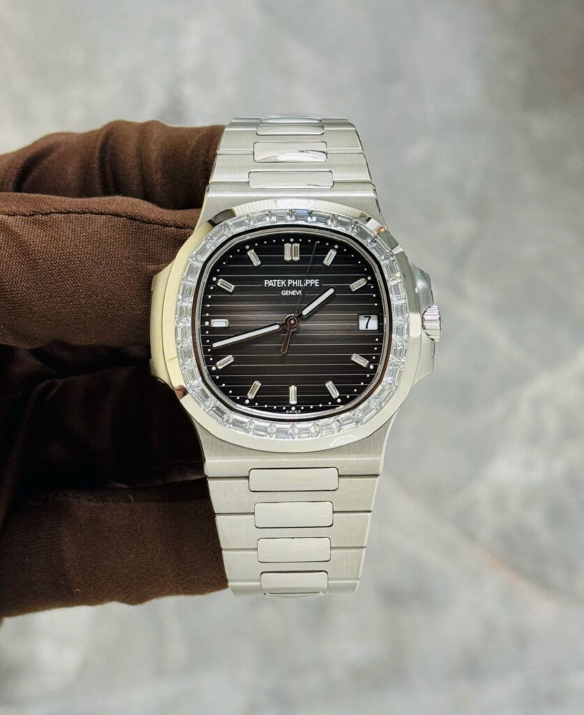 Patek Philippe Nautilus 5711/110P-001 Platinum Grey Diamond Baguette Dial Diamond Baguette Bezel