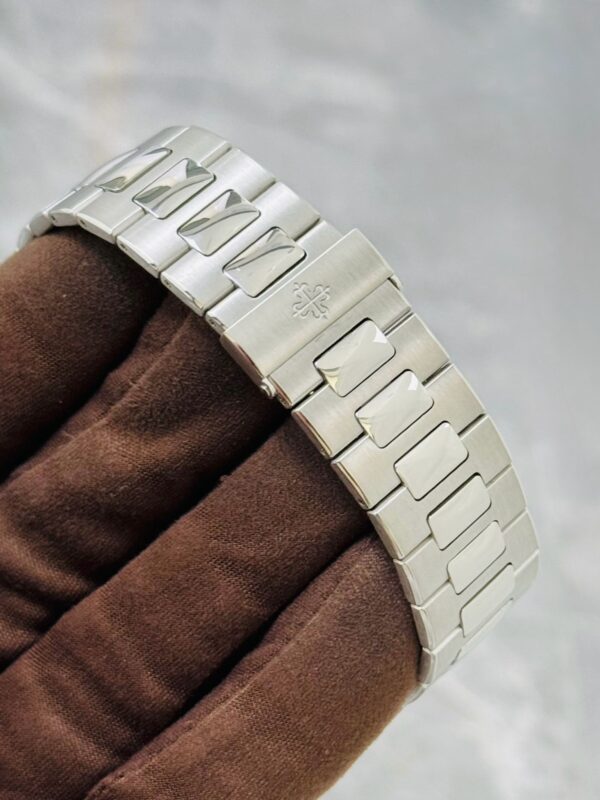 PATEK PHILIPPE PP 5711/110P NEW FULL SET - Image 8