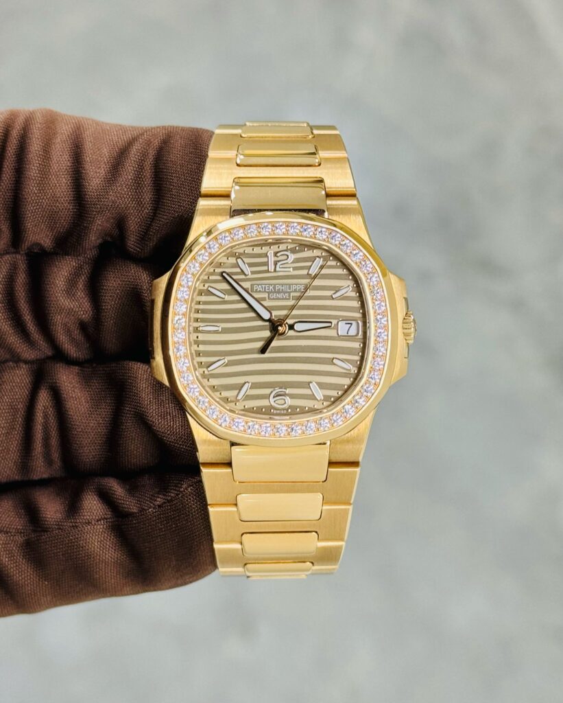 Patek Philippe Nautilus 7010/1R-012 Quartz Rose Gold Diamond Bezel