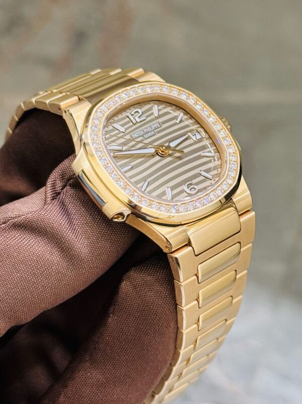 PATEK PHILIPPE PP 7010/1R CHAMP DIAL LIKE NEW FULL SET 2022 - Image 2