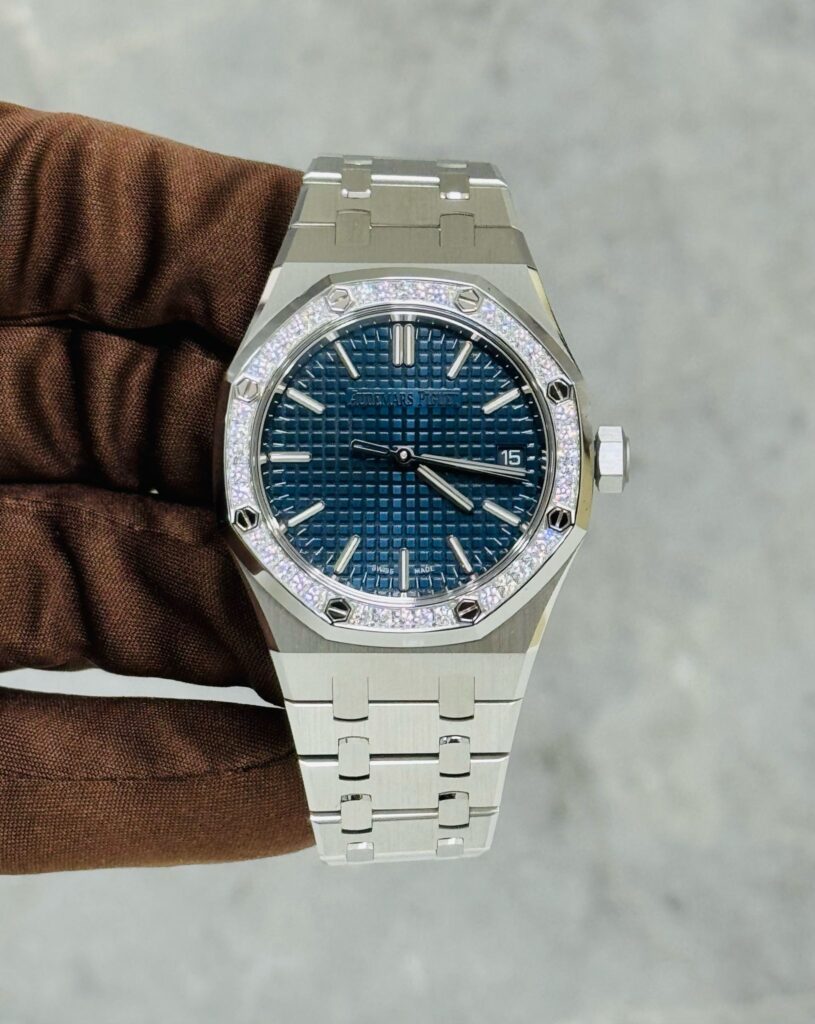 Audemars Piguet AP 15551ST BLUE NEW FULL SETAudemars Piguet Royal Oak Selfwinding 15551ST Blue Dial Diamond Bezel