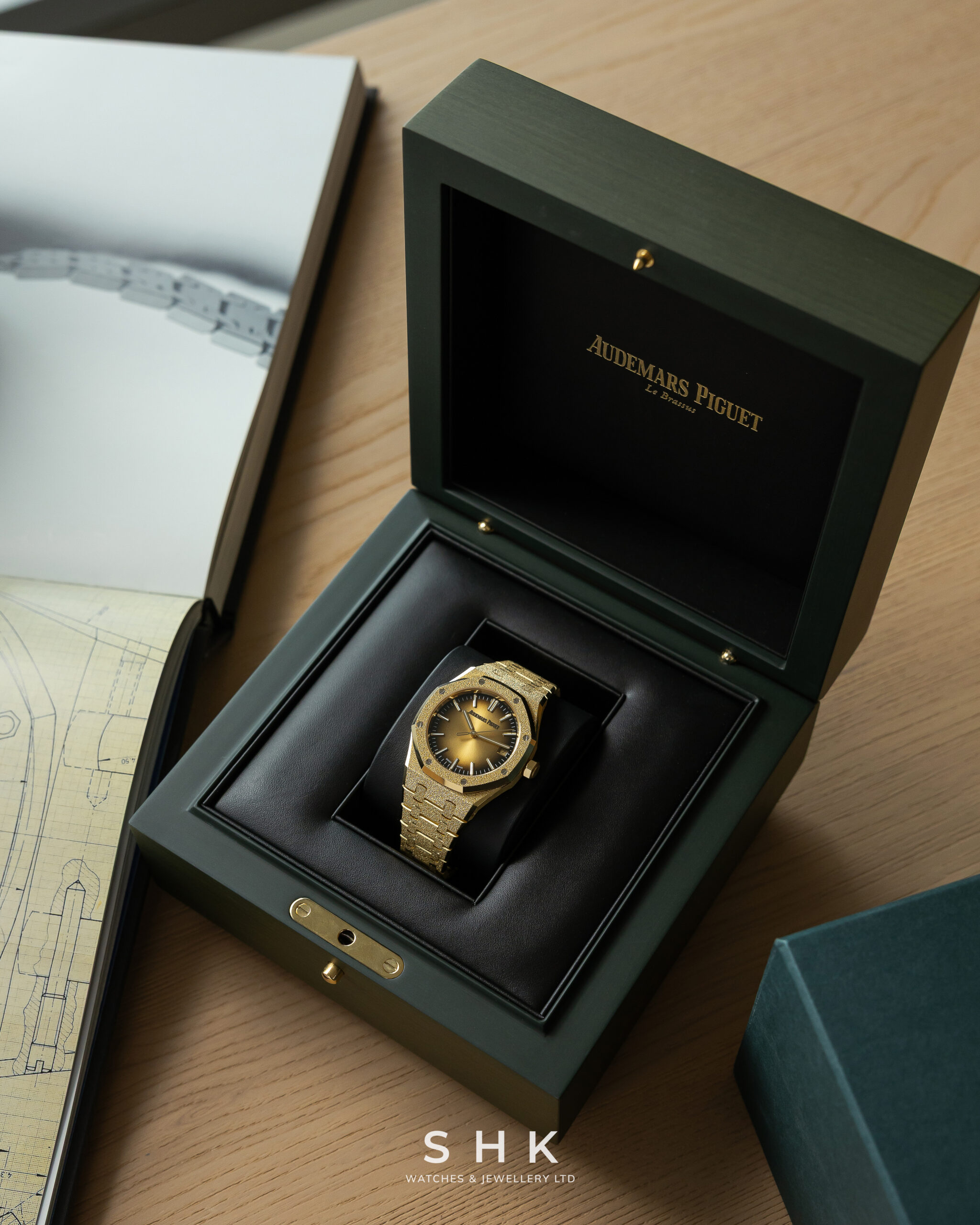 Audemars Piguet Royal Oak 15550BA Frosted Yellow Gold Smoked Yellow Dial - Image 3