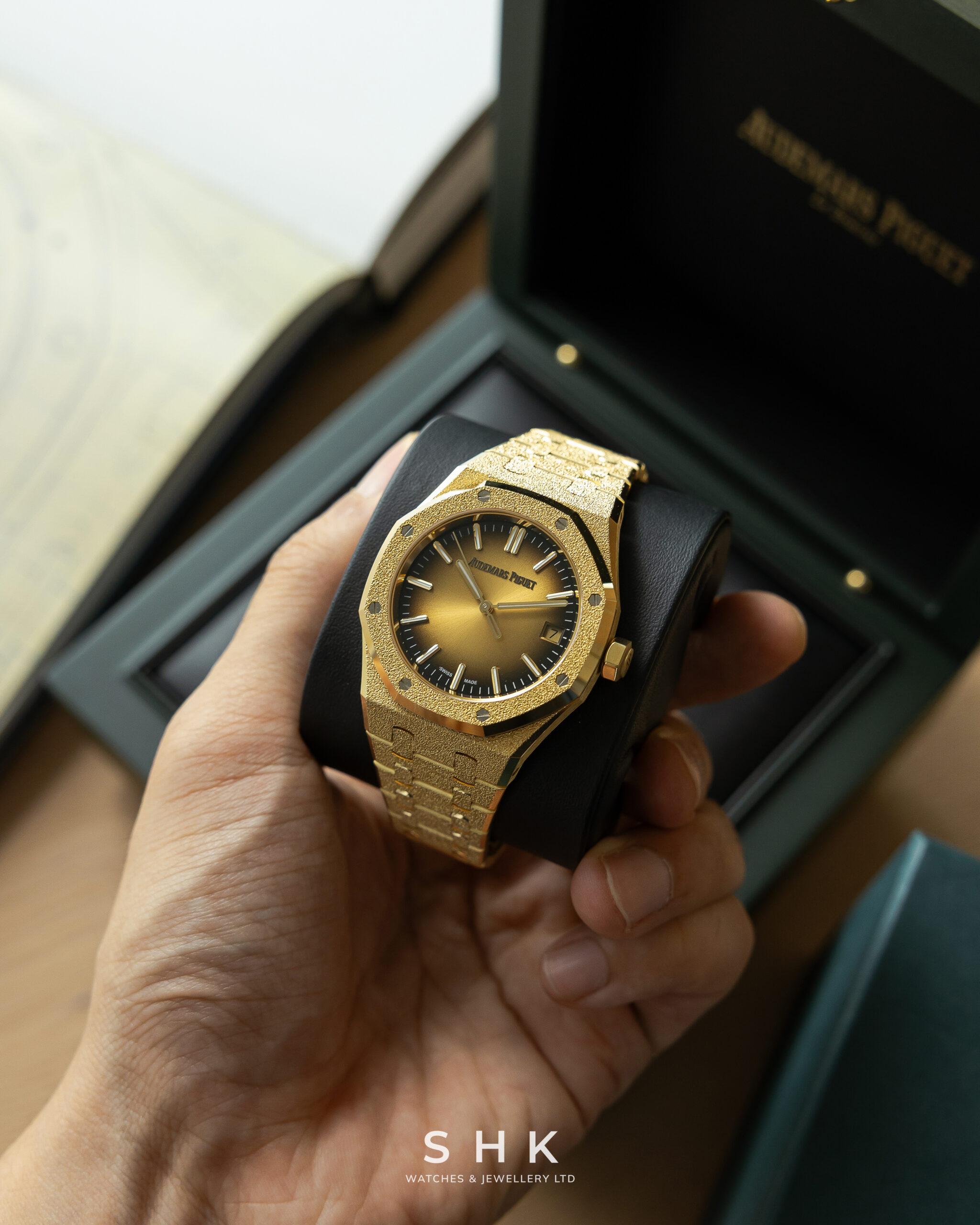 Audemars Piguet Royal Oak 15550BA Frosted Yellow Gold Smoked Yellow Dial - Image 7