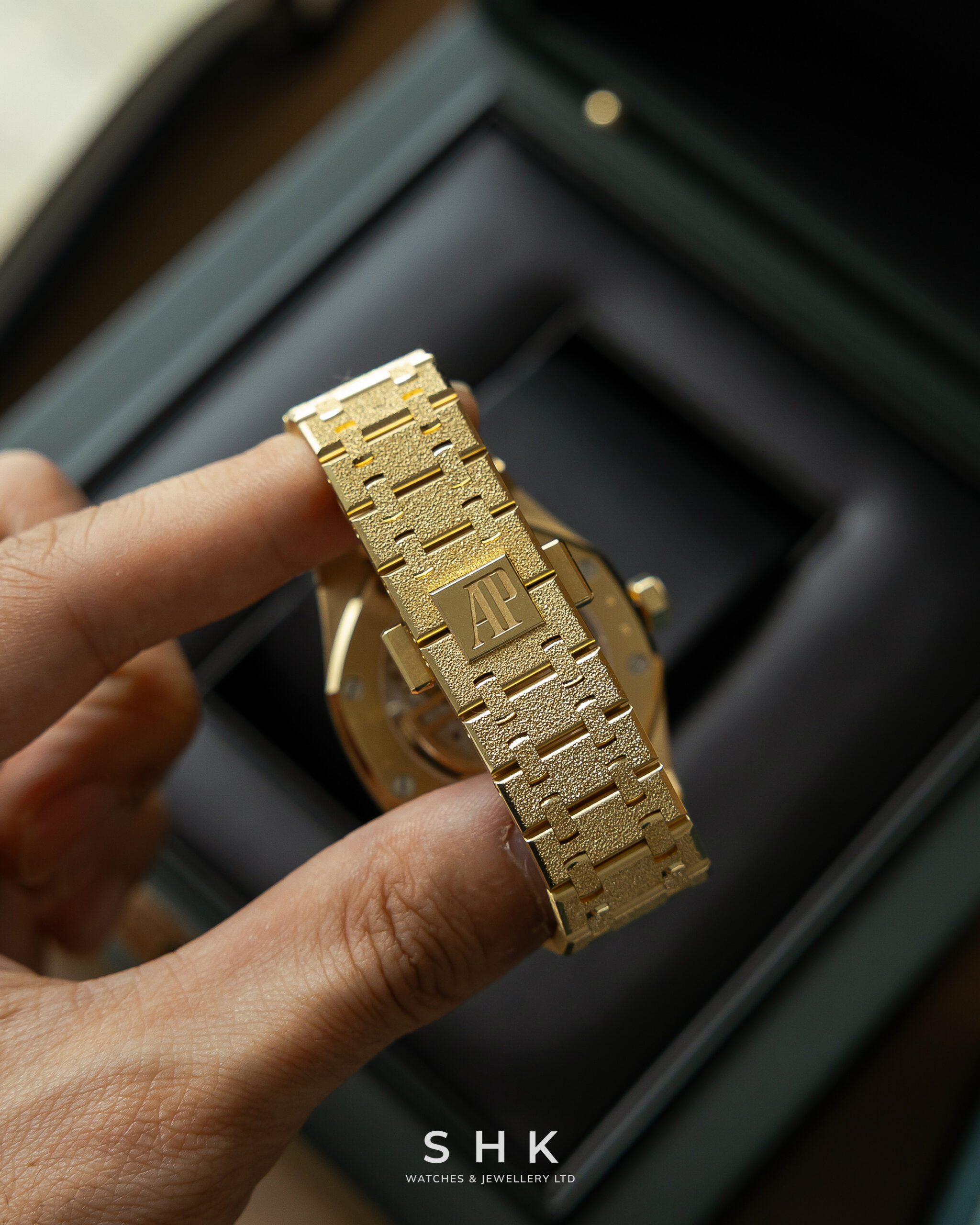 Audemars Piguet Royal Oak 15550BA Frosted Yellow Gold Smoked Yellow Dial - Image 8