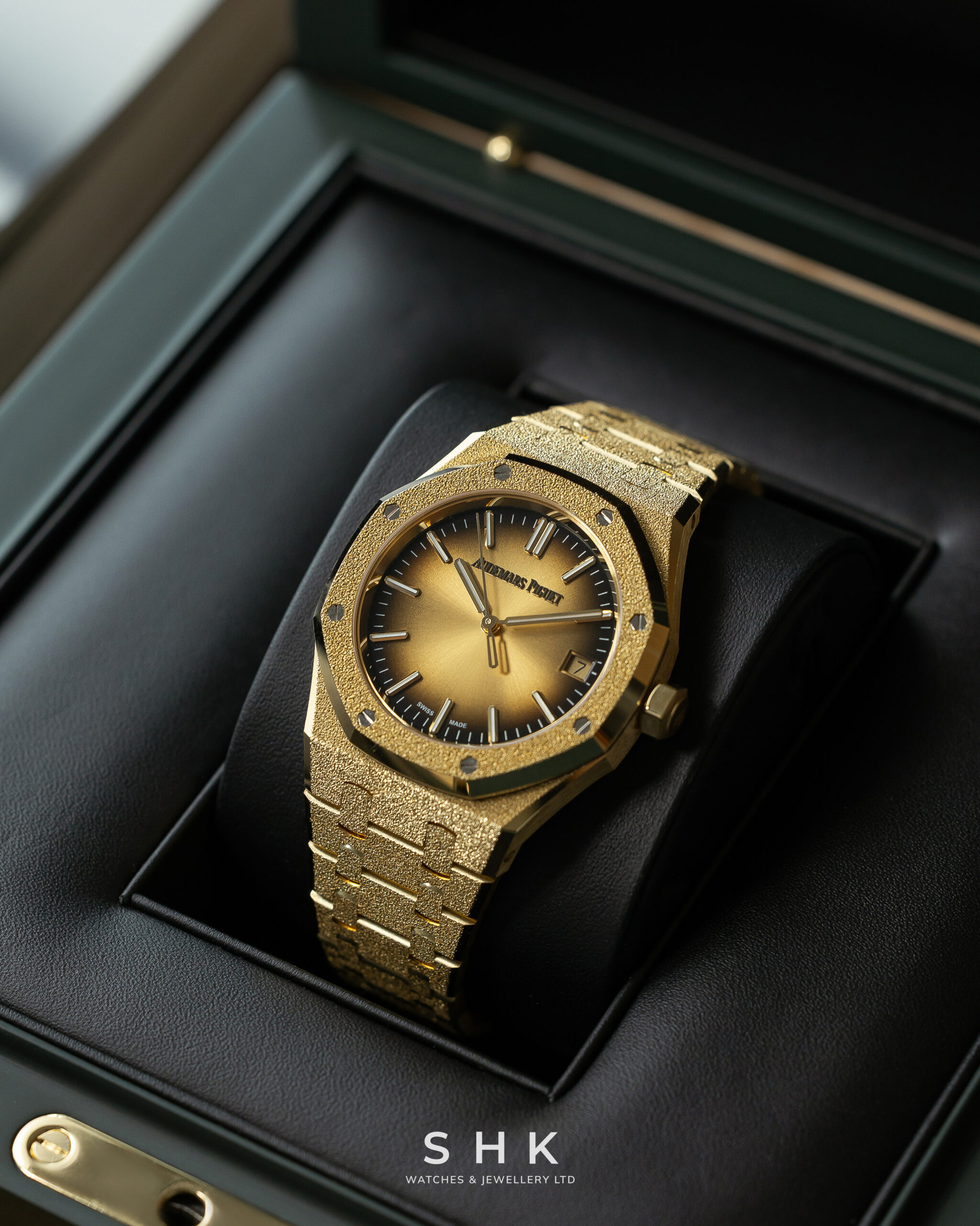 Audemars Piguet Royal Oak 15550BA Frosted Yellow Gold Smoked Yellow Dial - Image 4
