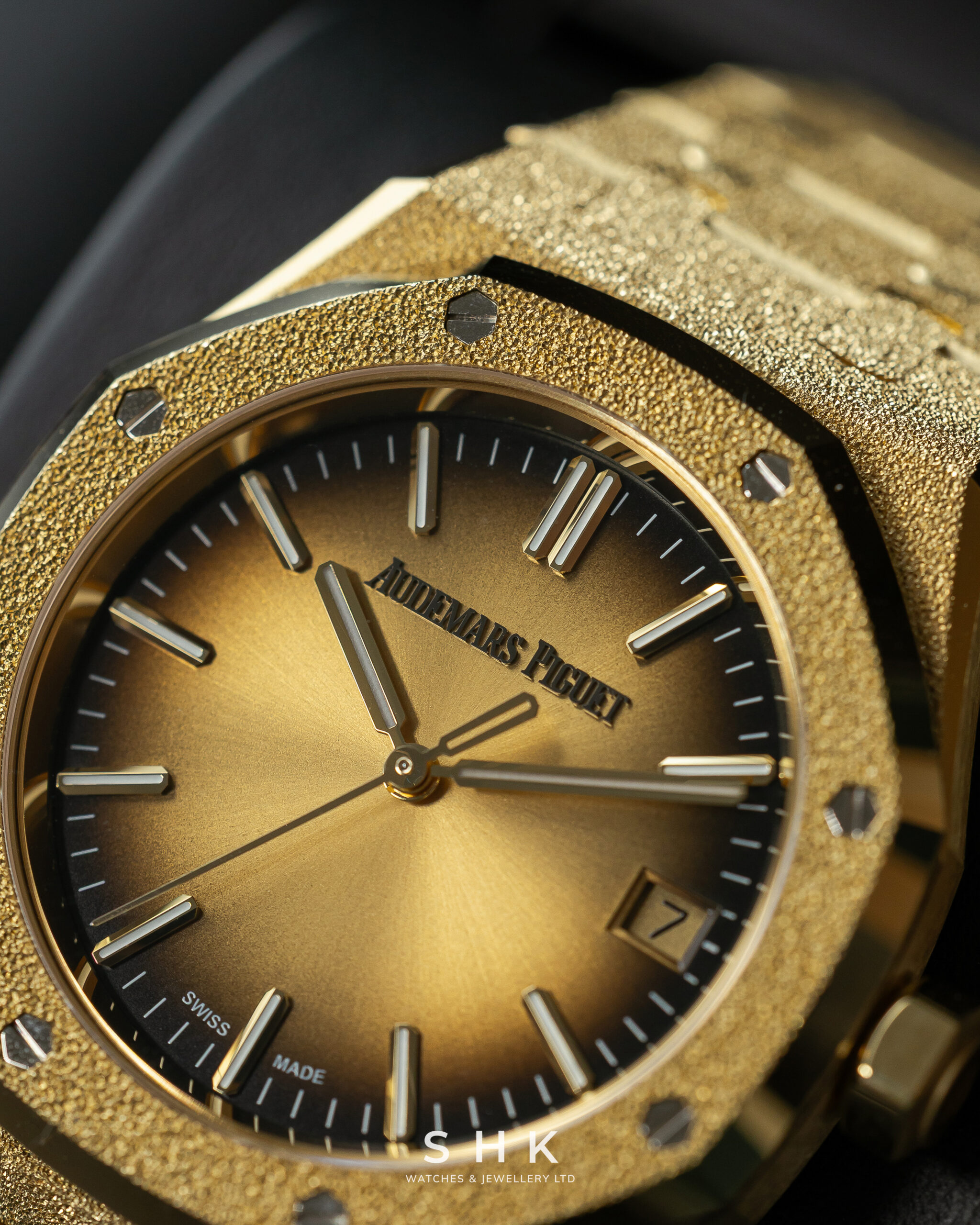 Audemars Piguet Royal Oak 15550BA Frosted Yellow Gold Smoked Yellow Dial - Image 5