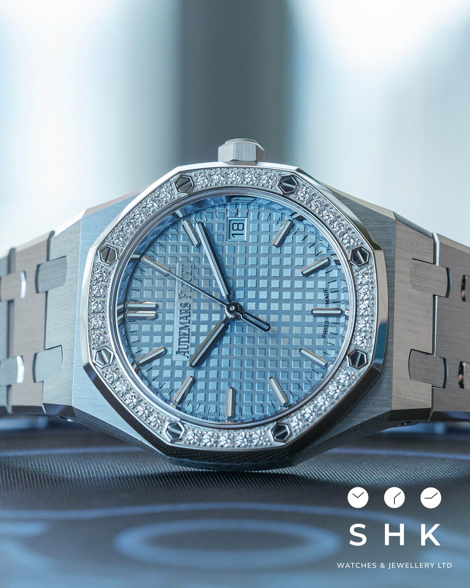 Audemars Piguet Royal Oak 77451ST 'Ladies' Selfwinding '50th Anniversary' Stainless Steel Light Blue Dial Diamond Bezel - Image 4